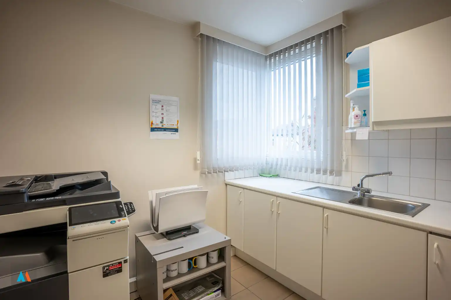 Kantoorgebouw met dakappartement foto 14