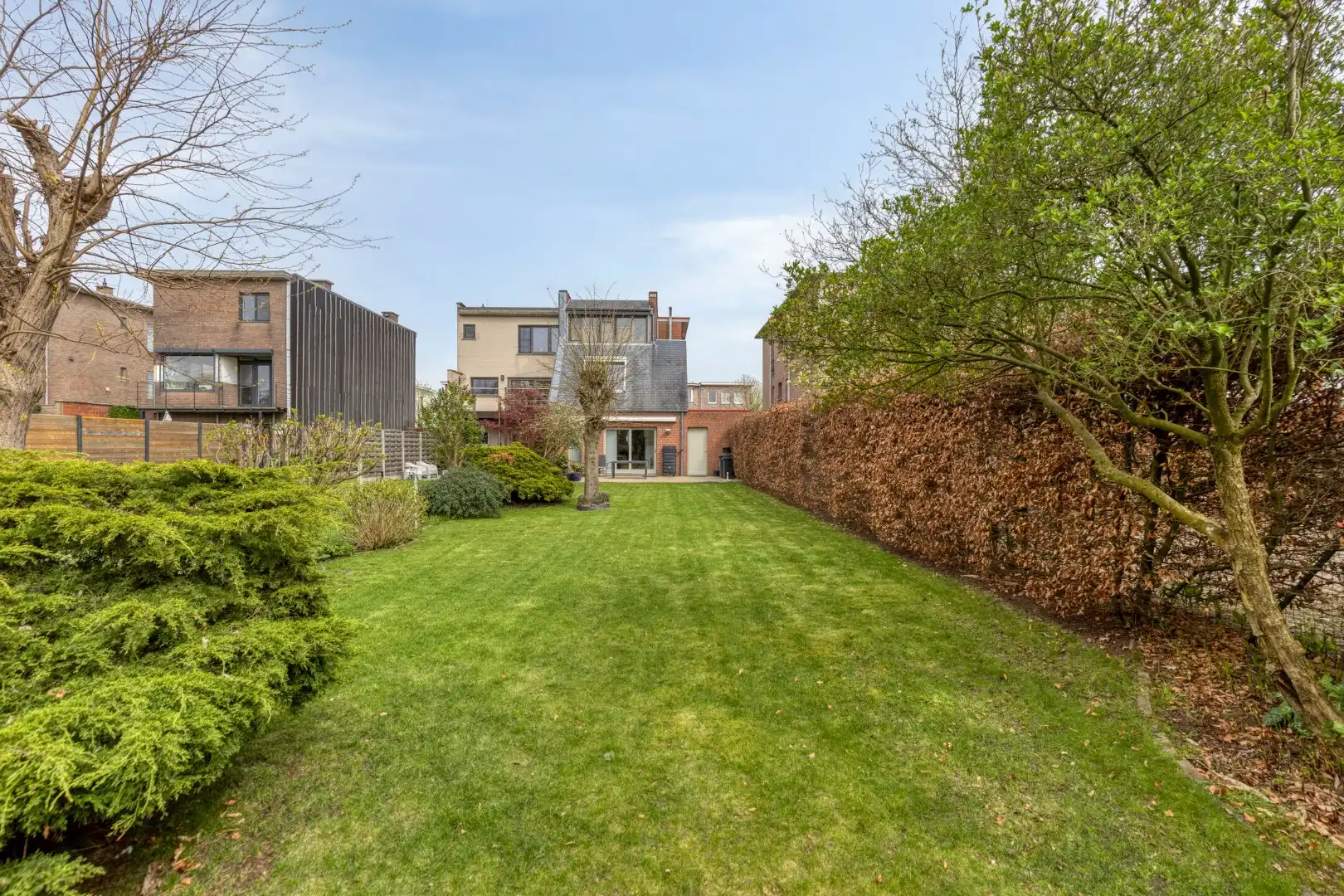 Riante gezinswoning met tuin en garage foto 19