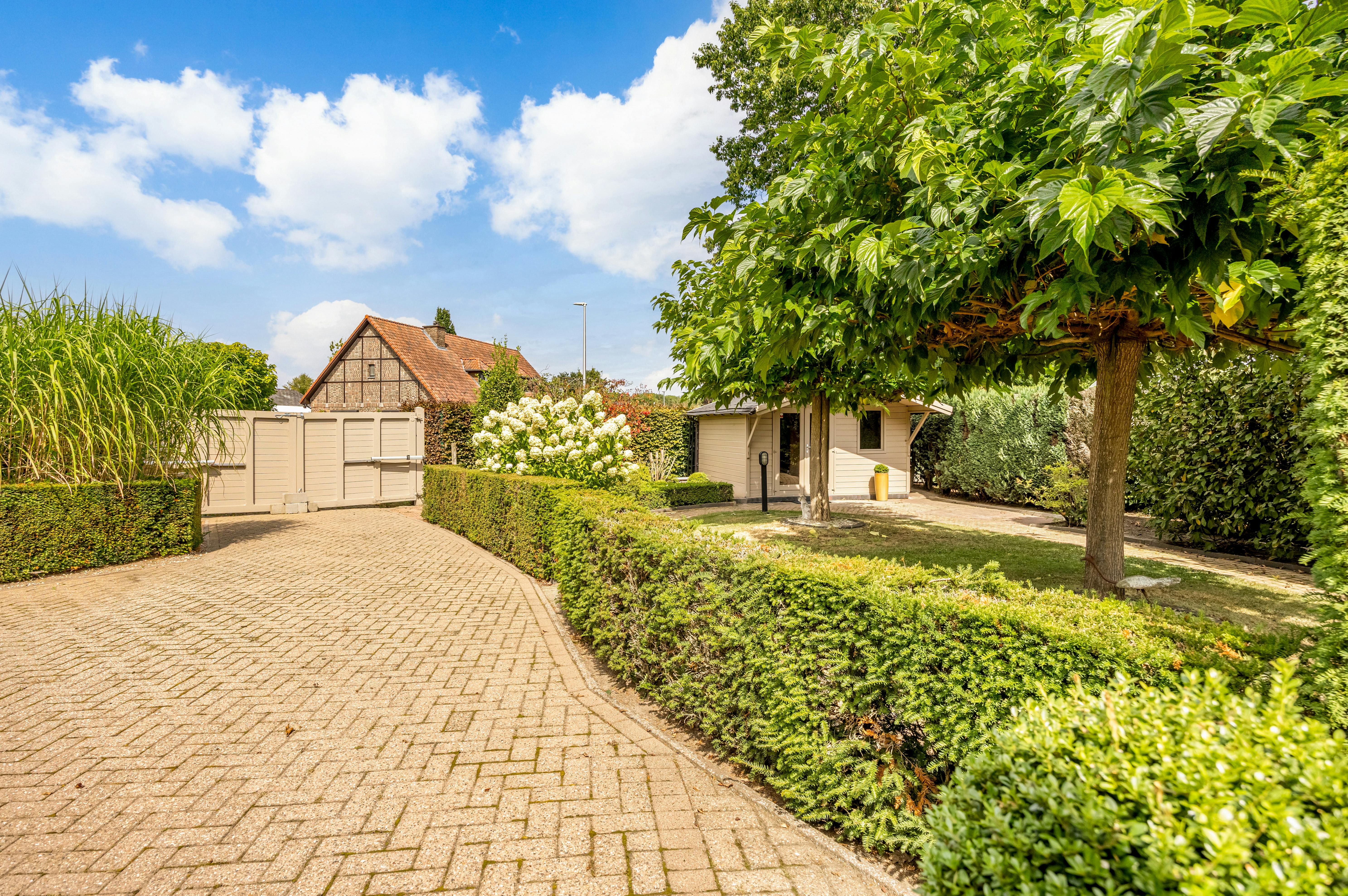 Uitzonderlijke villa met praktijk op toplocatie in Hasselt foto 31