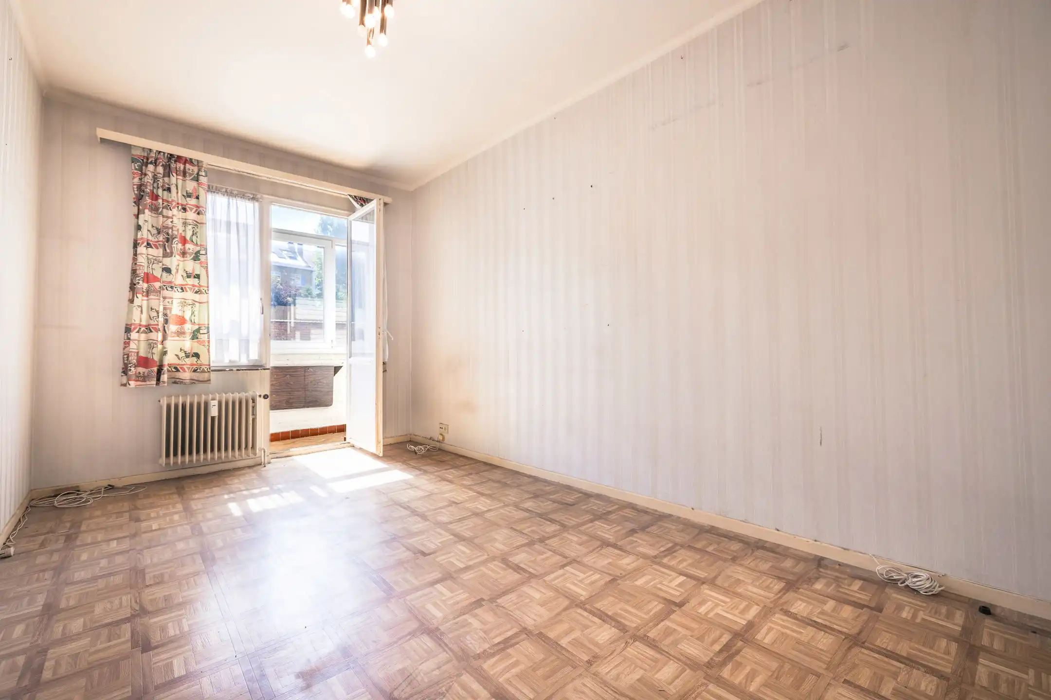 Appartement met 2 slaapkamers en terras – Te renoveren foto 12