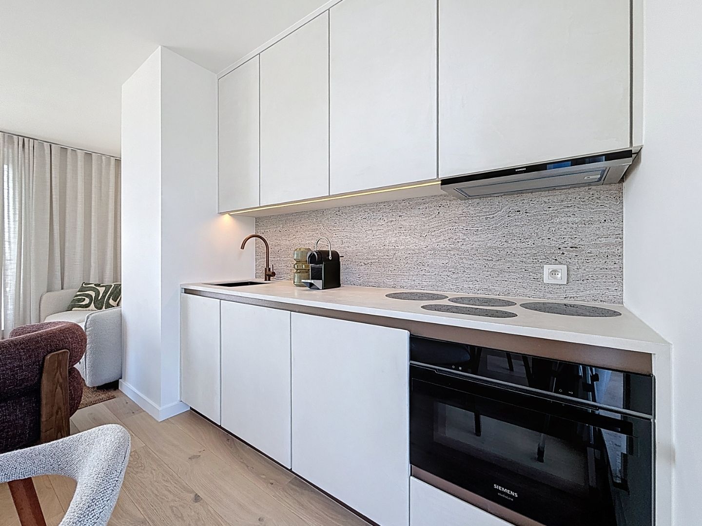 Luxueus gerenoveerde penthouse met twee ruime terrassen te Nieuwpoort foto 4