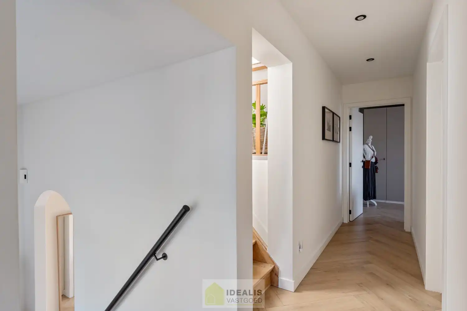 IDEALIS VASTGOED – Een prachtige instapklare woning in het fijne Hamont op een steenworp van de NL-grens! foto 25