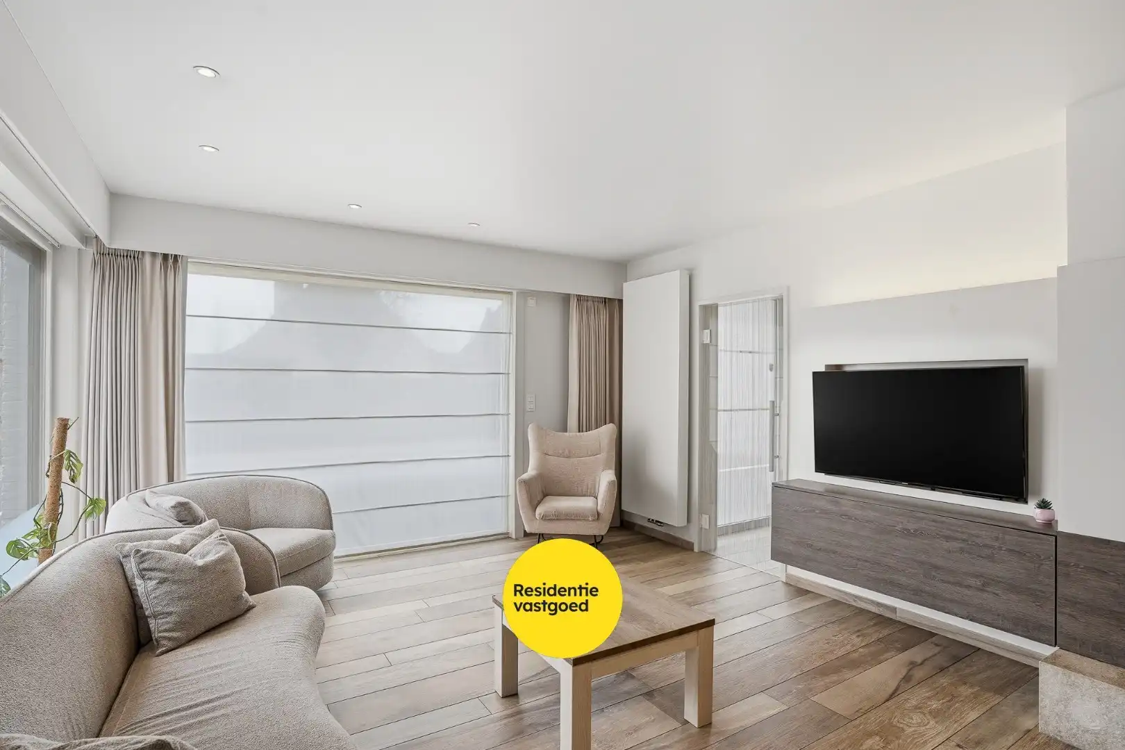 Volledig instapklare bungalow met praktijkruimte foto 2