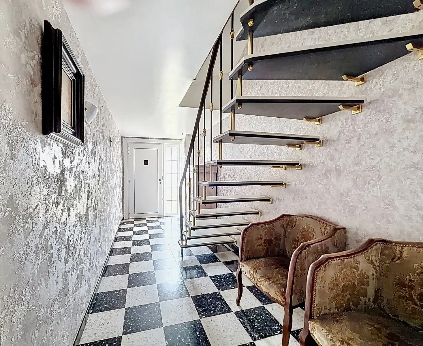 Rustig gelegen, Ruime Woning MET 3 SLPK, Tuin én Garage! foto 2