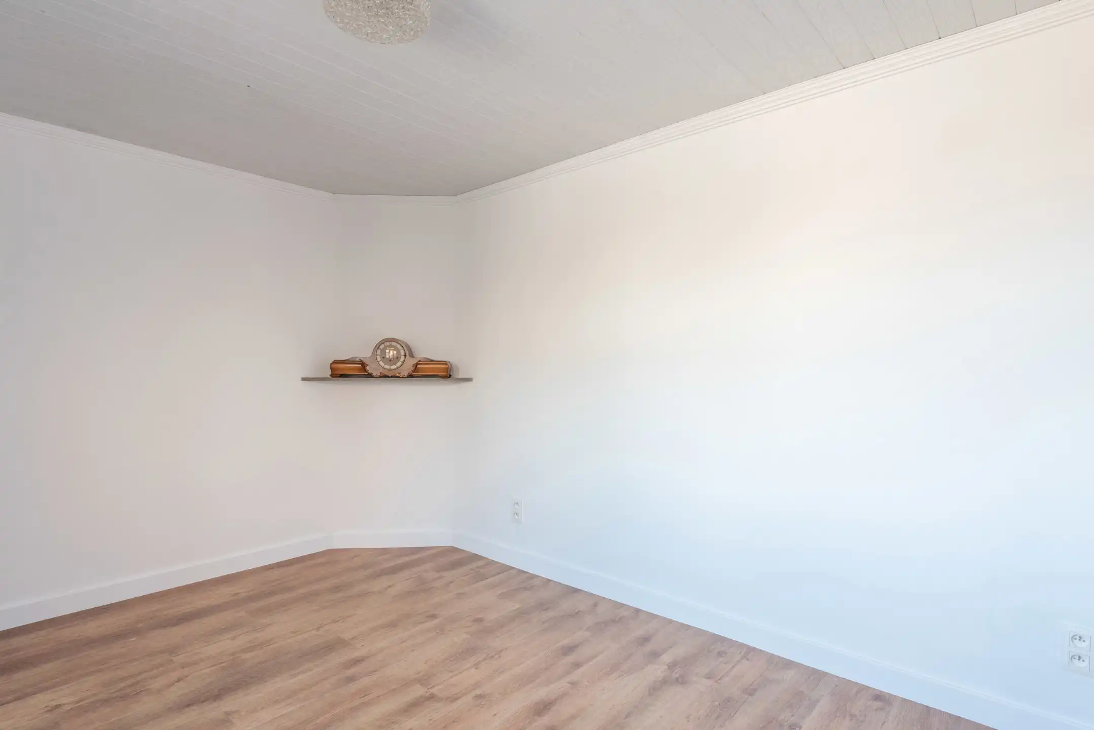 Instapklare woning met garage te Zichen.  foto 16