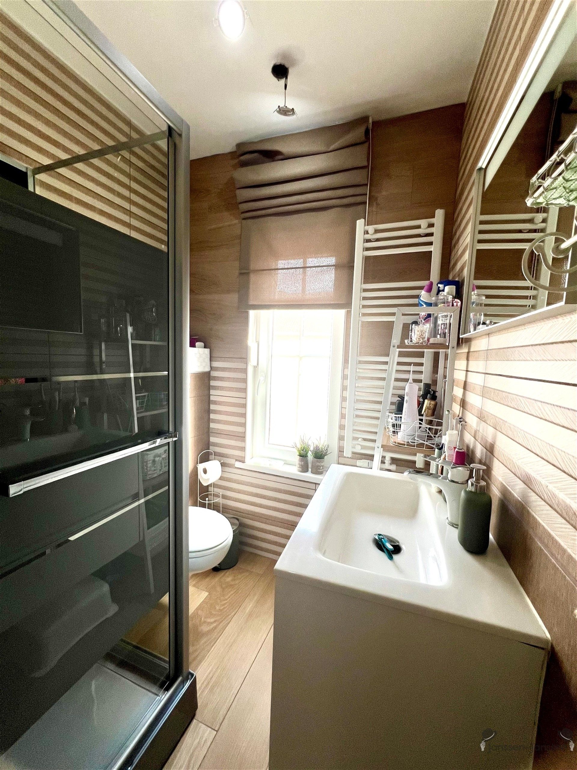 Gerenoveerde rijwoning met 3 slaapkamers & tuin foto 12