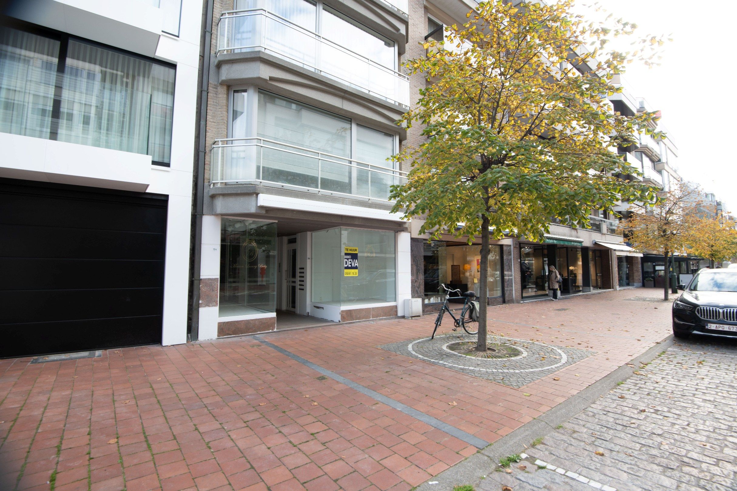 Zeer goed gelegen handelsgelijkvloers  op de Dumortierlaan, vlakbij het Driehoeksplein foto 3