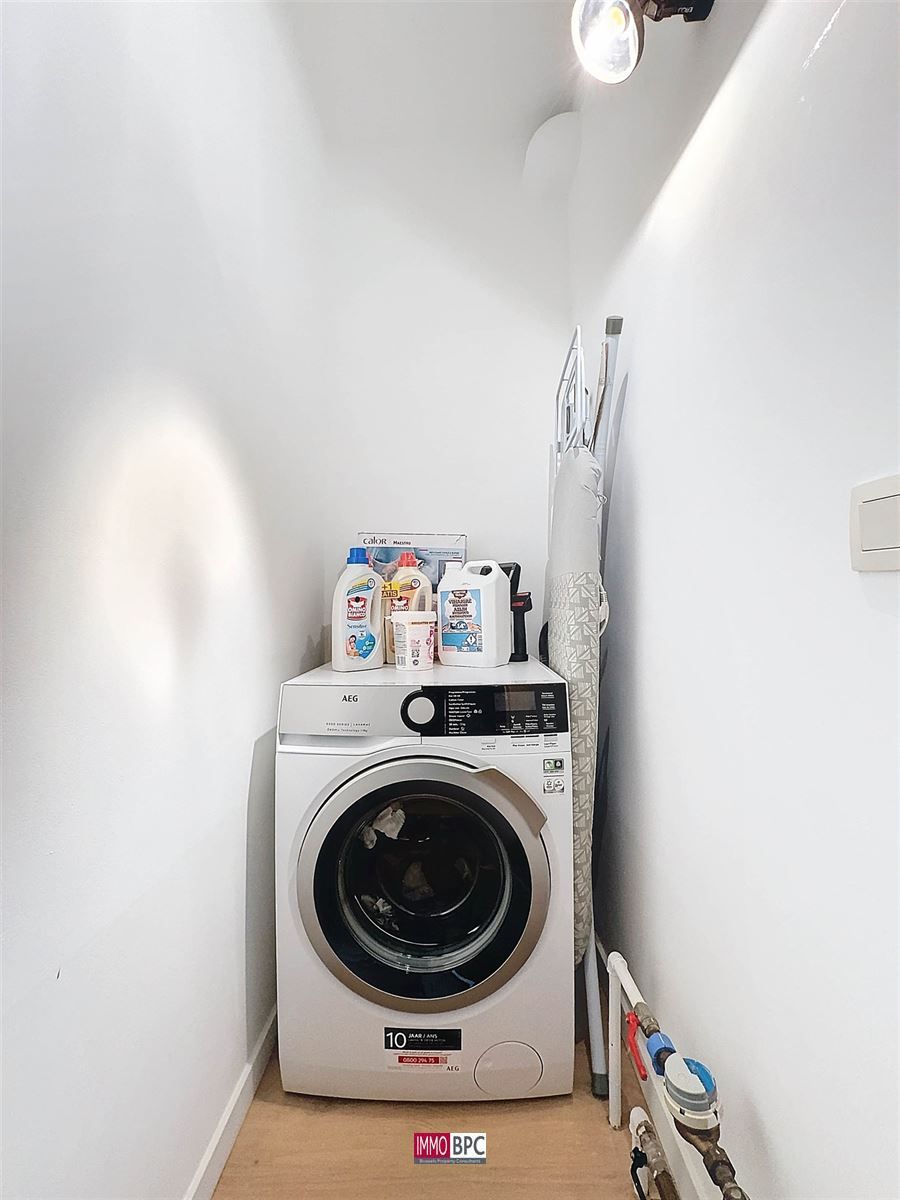 Volledig gereonveerd Appartement met 2 slk. foto 29