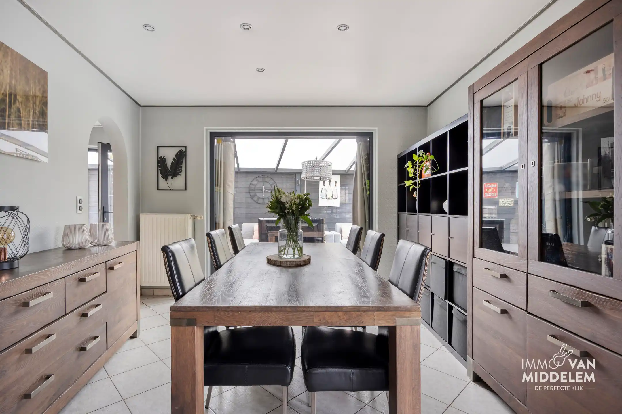 INSTAPKLARE WONING MET 3 KAMERS, ZWEMBAD, GARAGE EN TUIN foto 4