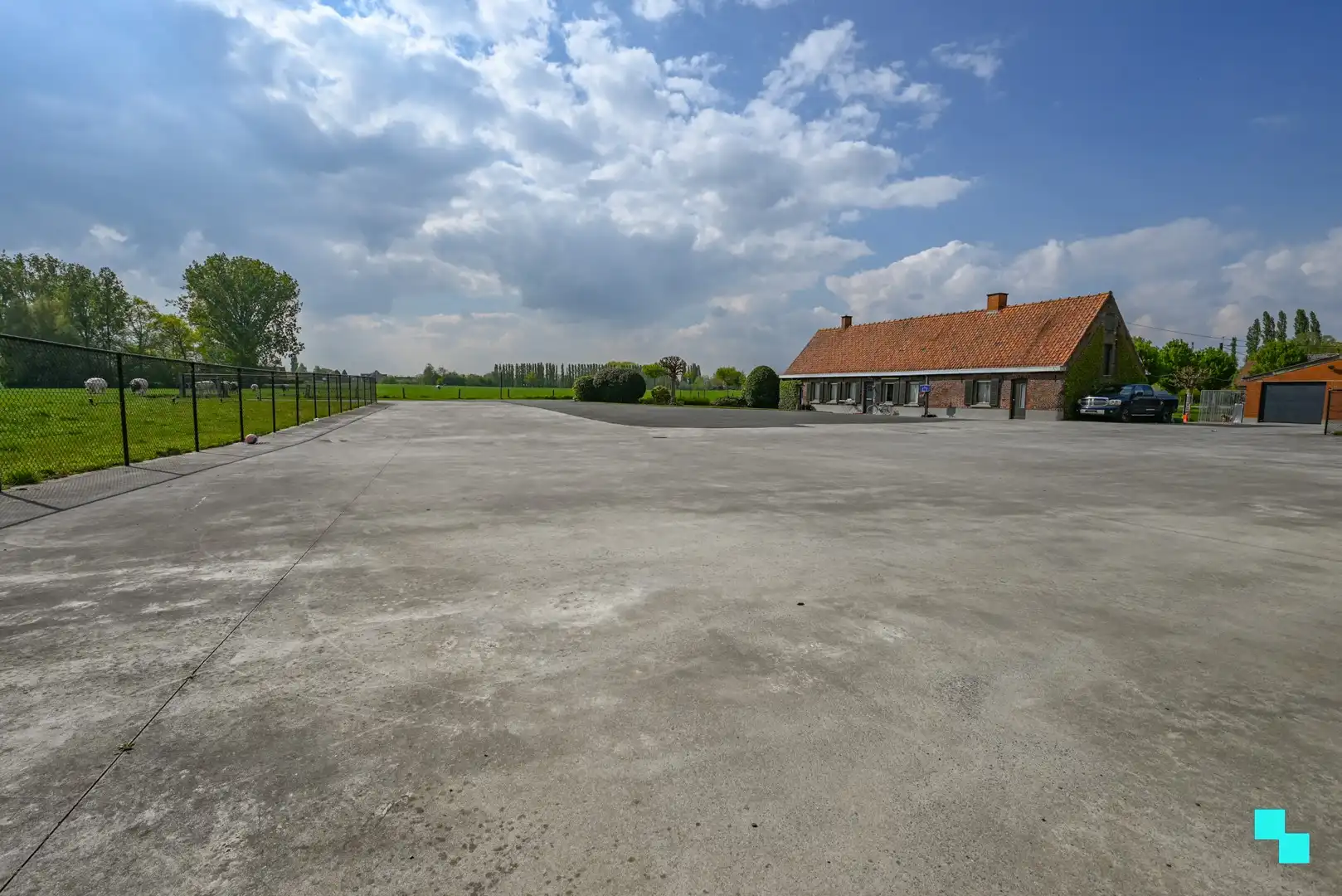 Loods van ca. 720 m² te Roeselare (Oekene), grens Izegem foto 5