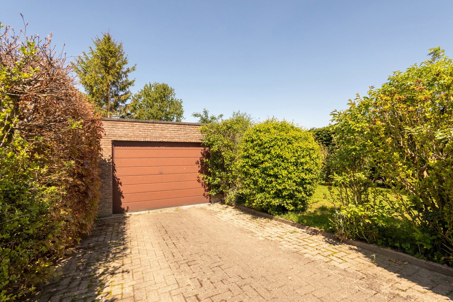 Landelijk gelegen woning met 3 slaapkamers en garage foto 3