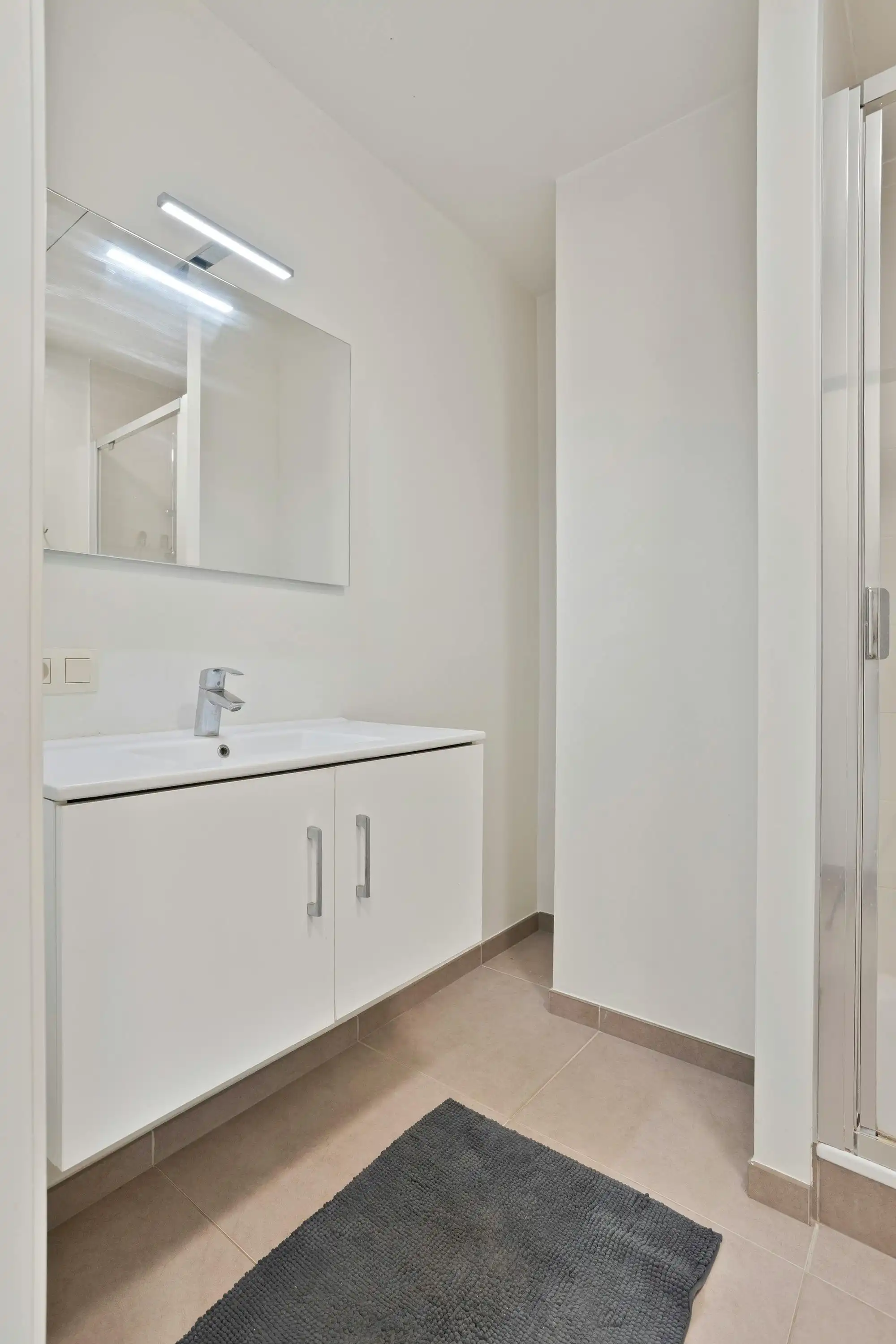 Modern appartement met private tuin in centrum Roeselare foto 12