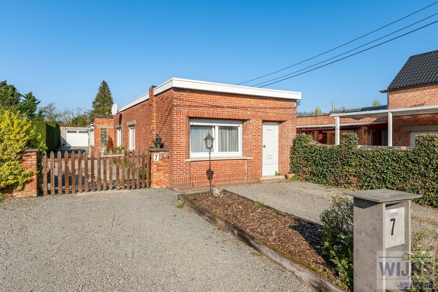 Rustige gelegen op te frissen laagbouw woning. foto 4
