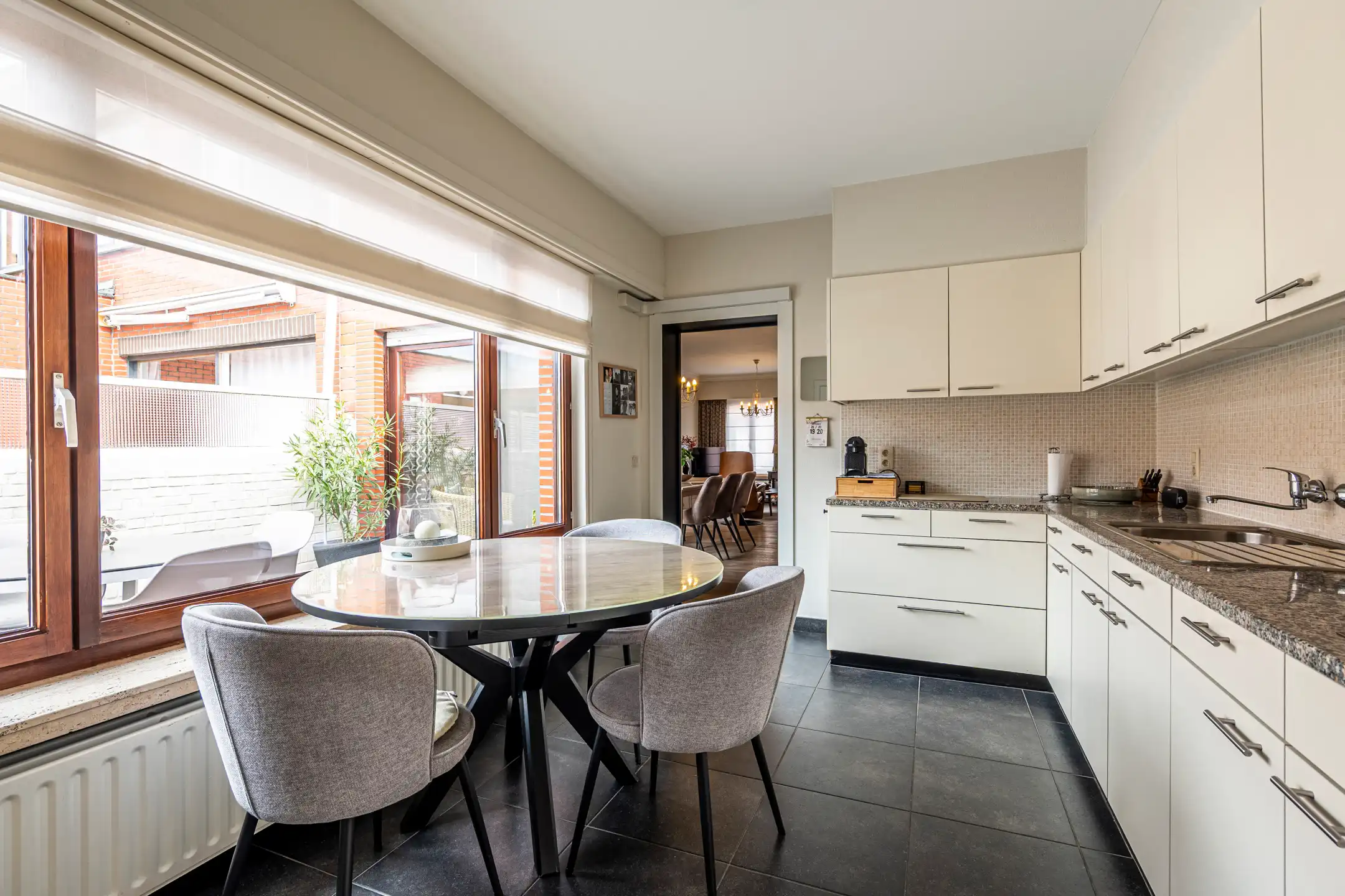 Instapklare ruime woning met tuin aan rand van het centrum. foto 8