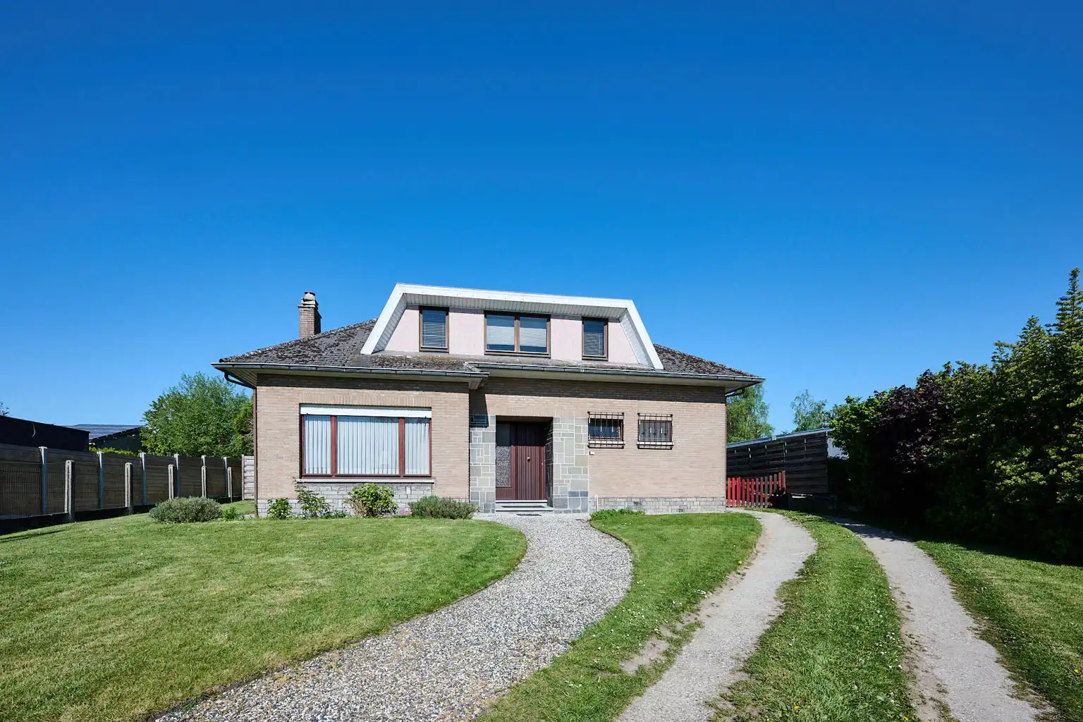 Hoofdfoto van de publicatie: Villa te koop