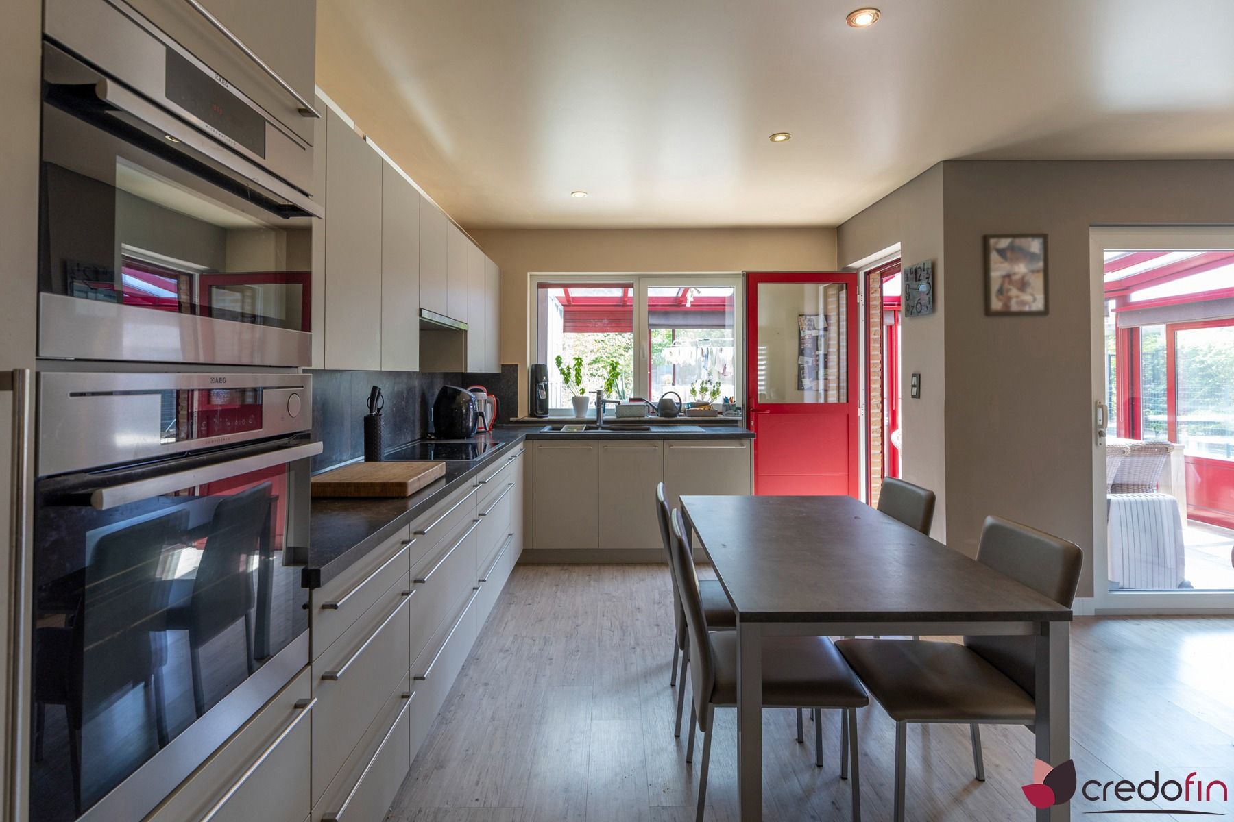 Goed gelegen gezinswoning met 3 slaapkamers en ruime garage foto 7