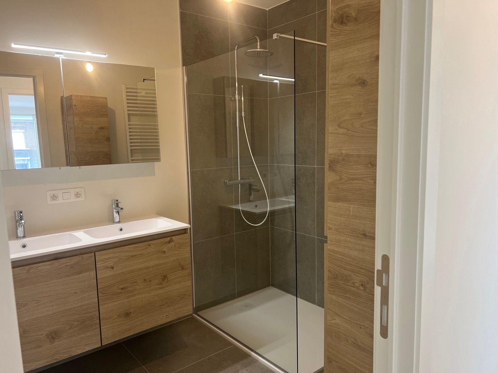 Prachtig nieuwbouwappartement met autostaanplaats foto 6