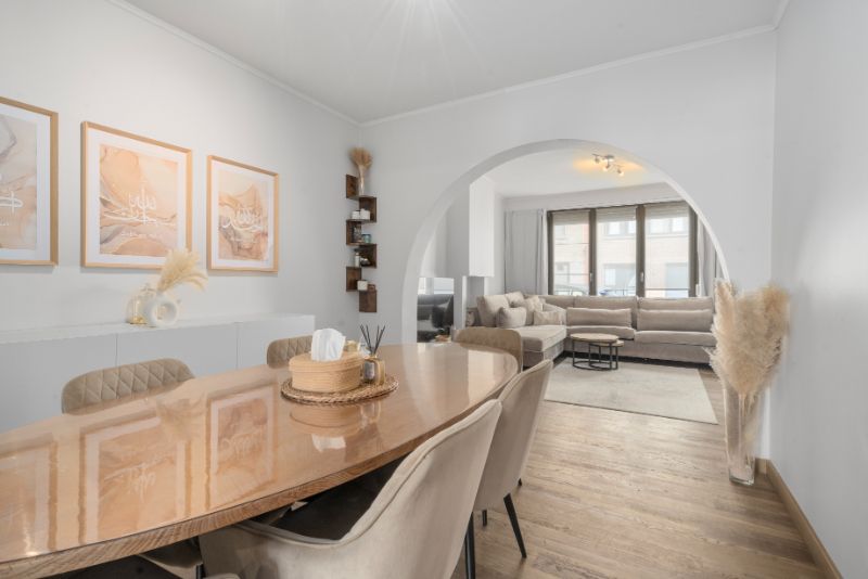 Woning met 3 slpkmrs op 282m² foto {{pictureIndex}}