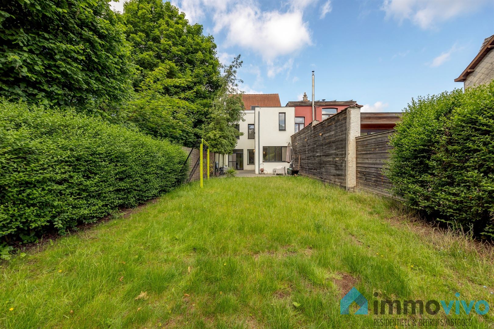Ruime gerenoveerde woning met 4 slaapkamers op 615 m² foto 13