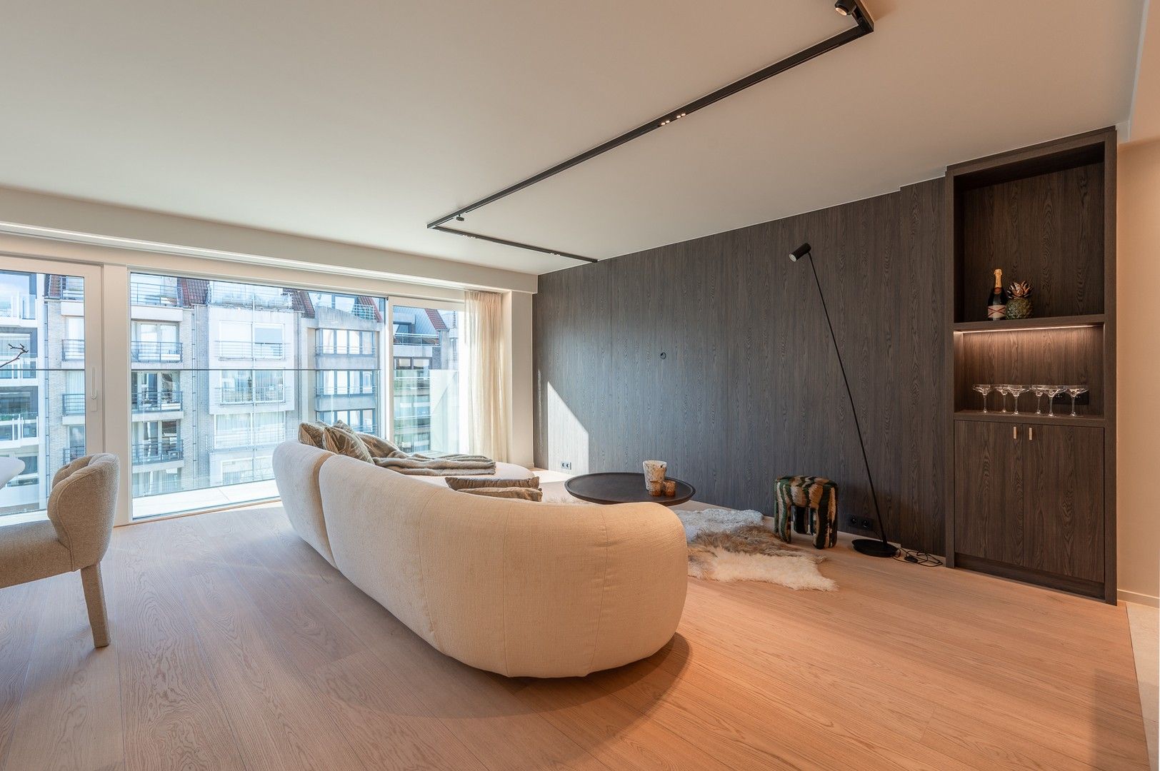 Fantastisch gerenoveerd appartement, centraal gelegen te Knokke op enkele stappen van de zee. foto 12