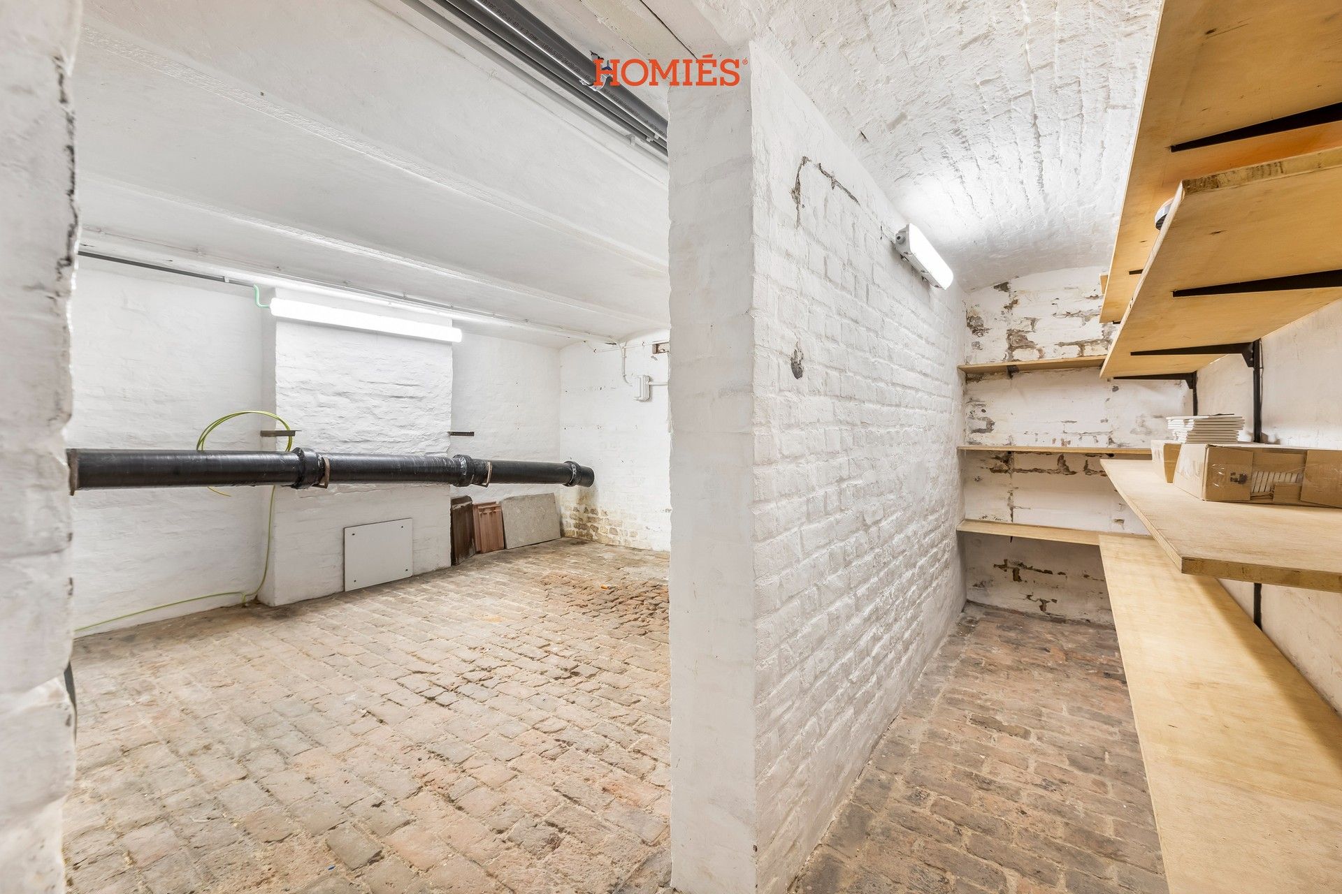 Hoogwaardig gerenoveerde woning in een verkeersluwe straat foto 18