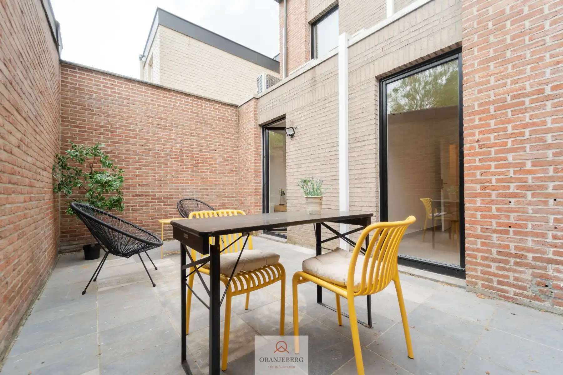 Lichtrijk gelijkvloers 2-slpk appartement met terras, Wondelgem! foto 3