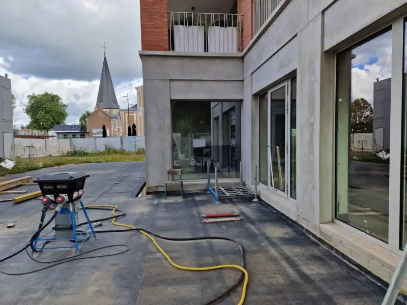 Centraal gelegen nieuwbouw handelsgelijkvloers (160m²) met gezellig terras (130m²) op een TOPlocatie! foto 21