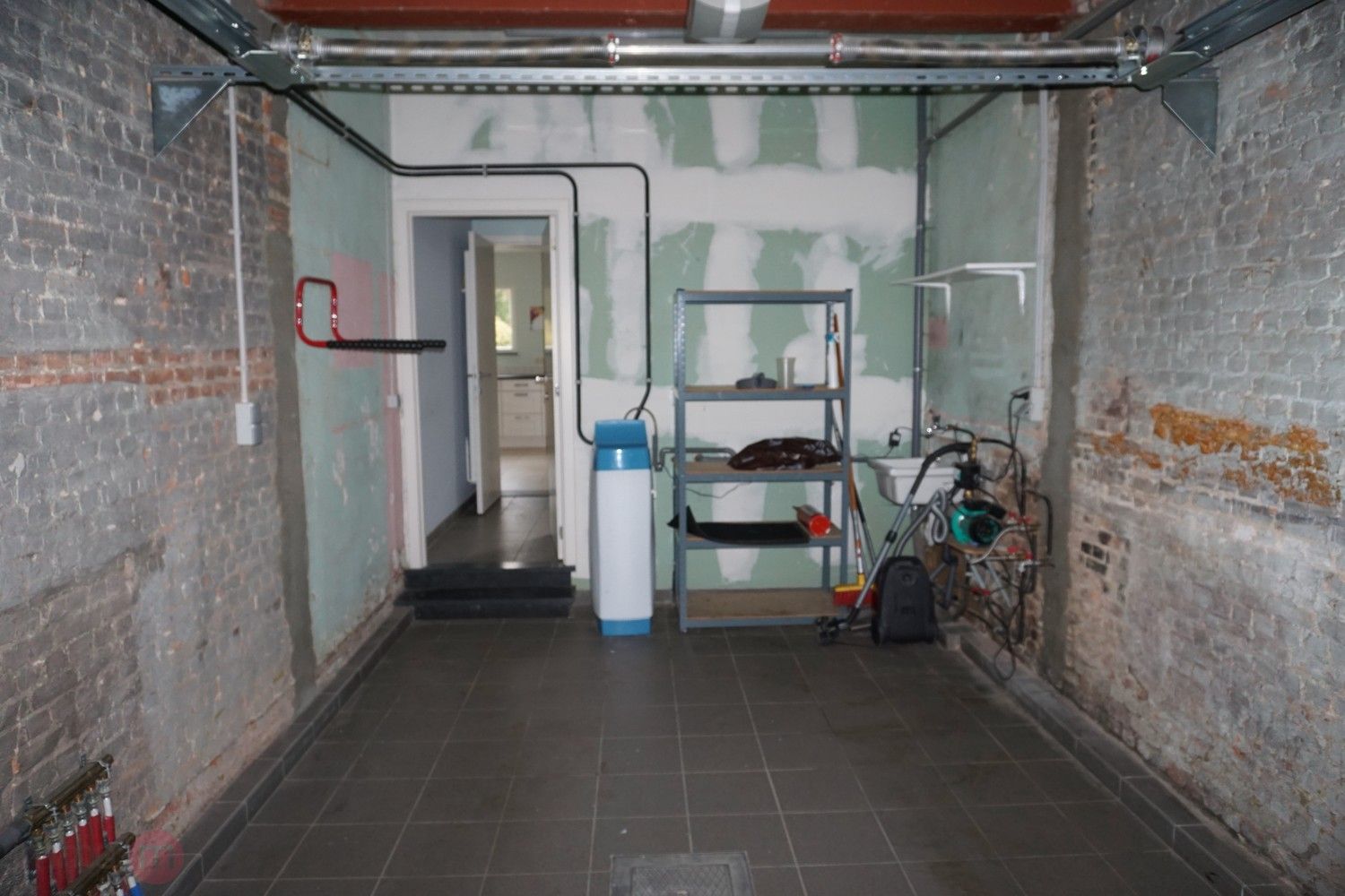 Gerenoveerde woning met 3 slaapkamers, tuin en garage. foto 32