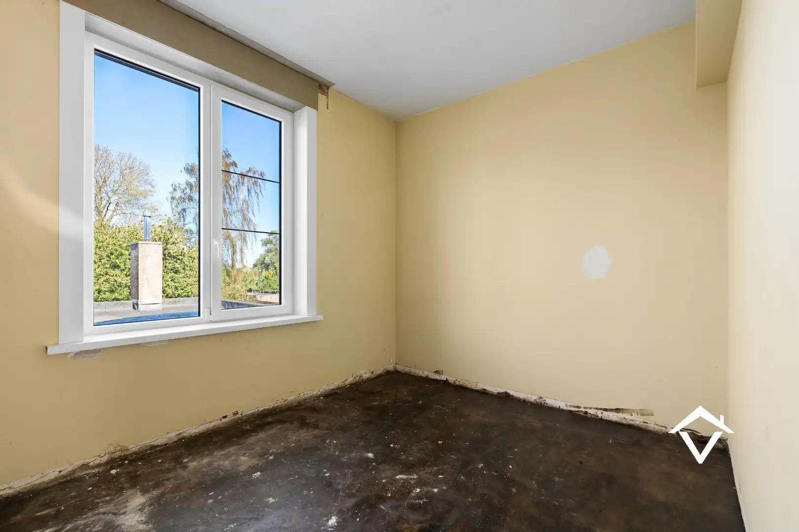 Zeer grote woning te koop in het centrum van Eernegem foto 23