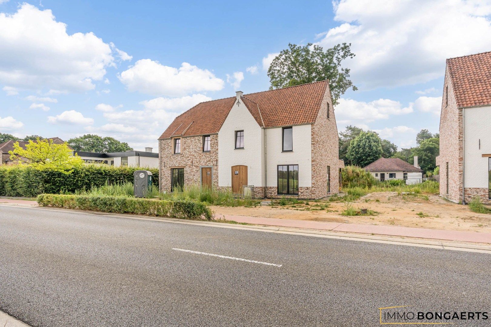Nieuwbouwwoning met vier slaapkamers in Opglabbeek (NOG 1 BESCHIKBAAR) foto {{pictureIndex}}