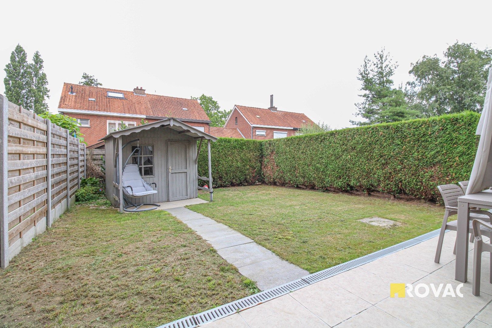Rustig gelegen rijwoning met tuin en garage! foto 12