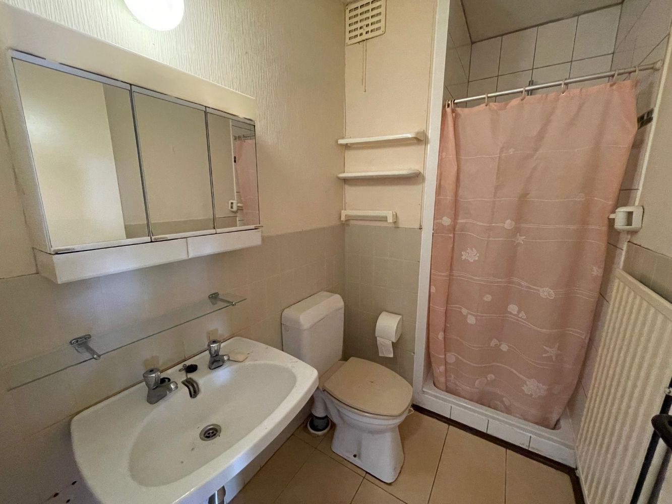 Ruim gelijkvloersappartement met twee slaapkamers en gesloten garagebox. foto 8