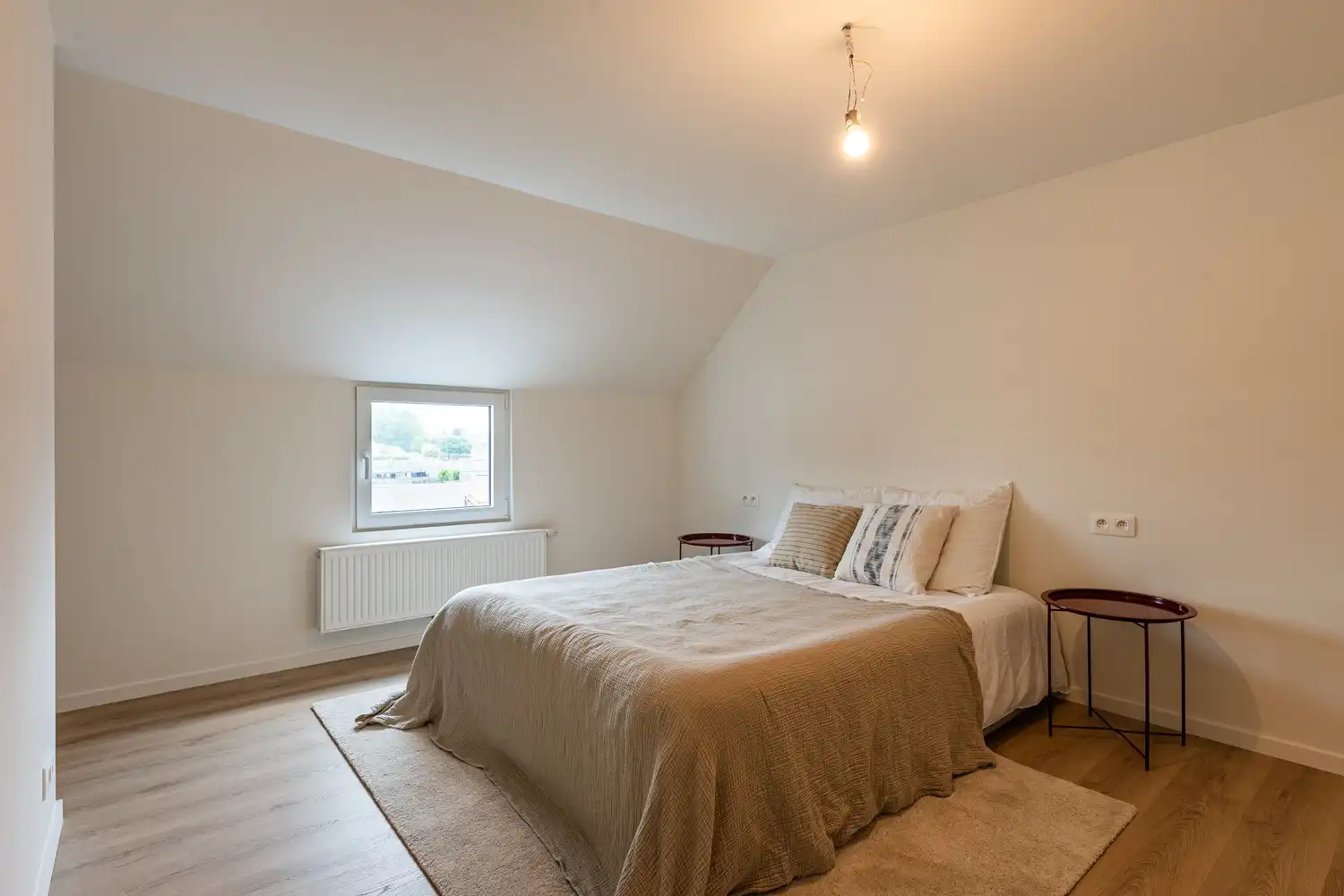 Stijlvol gerenoveerde woning met tuin en parkeerplaats foto 18