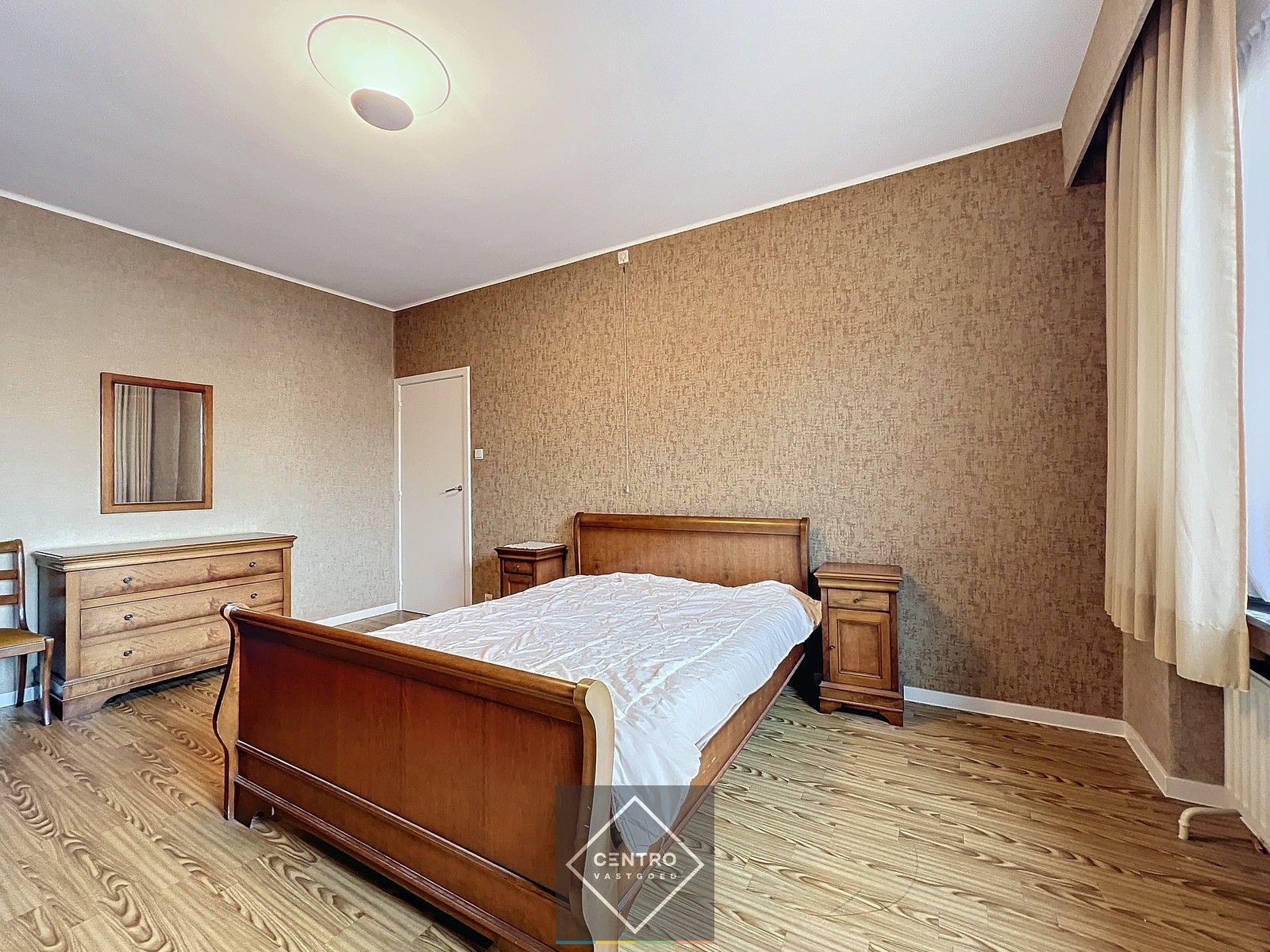 Statige burgerwoning (7 slpks !) met LOODS van 320m² TE KOOP in centrum van Roeselare. foto 16
