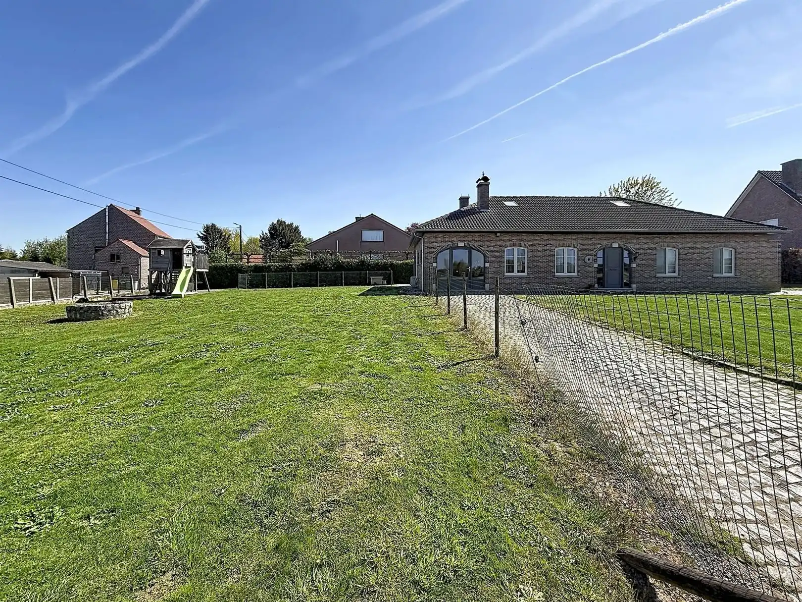 Ruime open bebouwing, 4 slpks, bureau, 14a 01ca foto 3