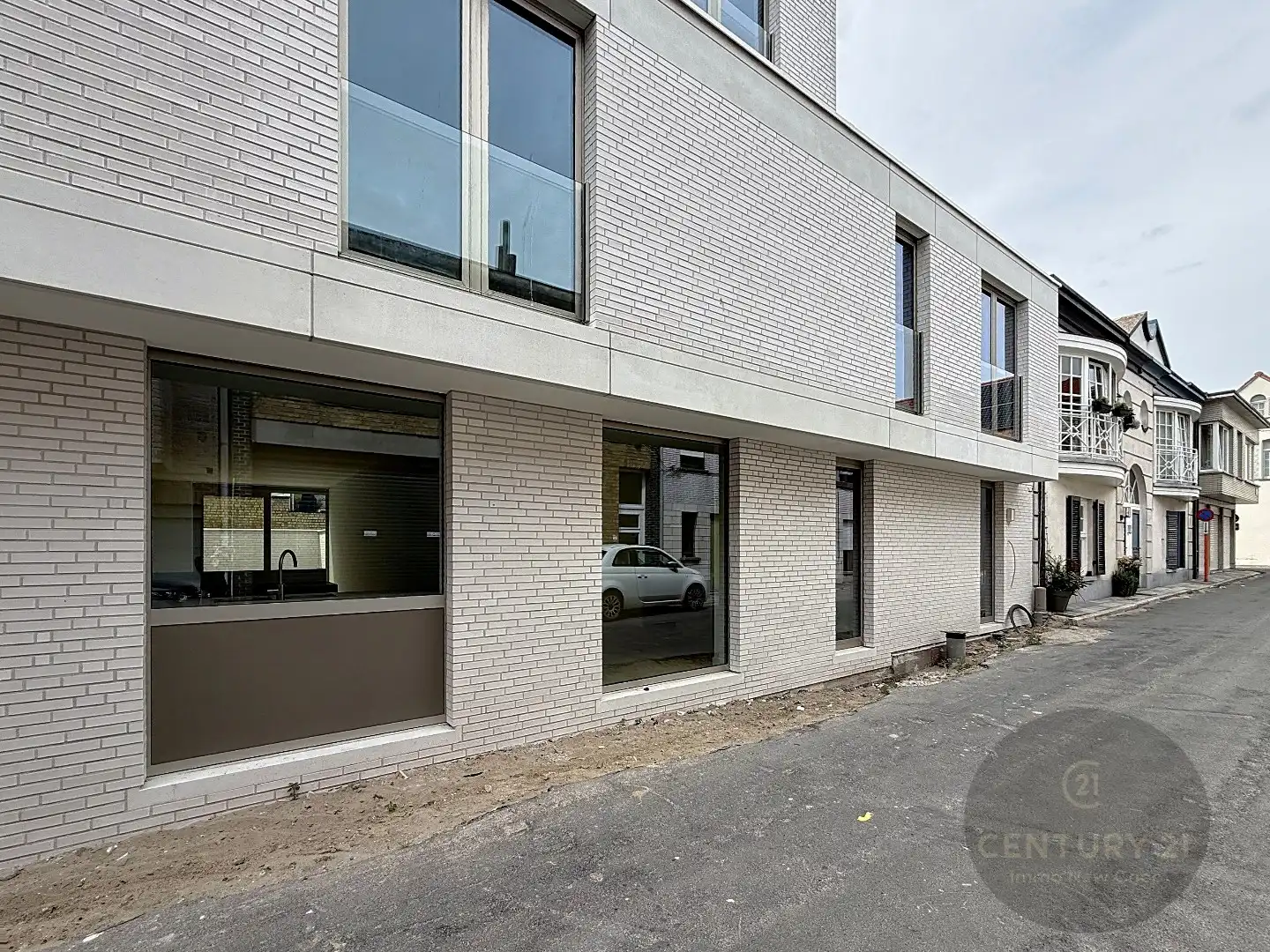 LUXUEUS tot in de detail afgewerkte nieuwbouw woning! foto 2