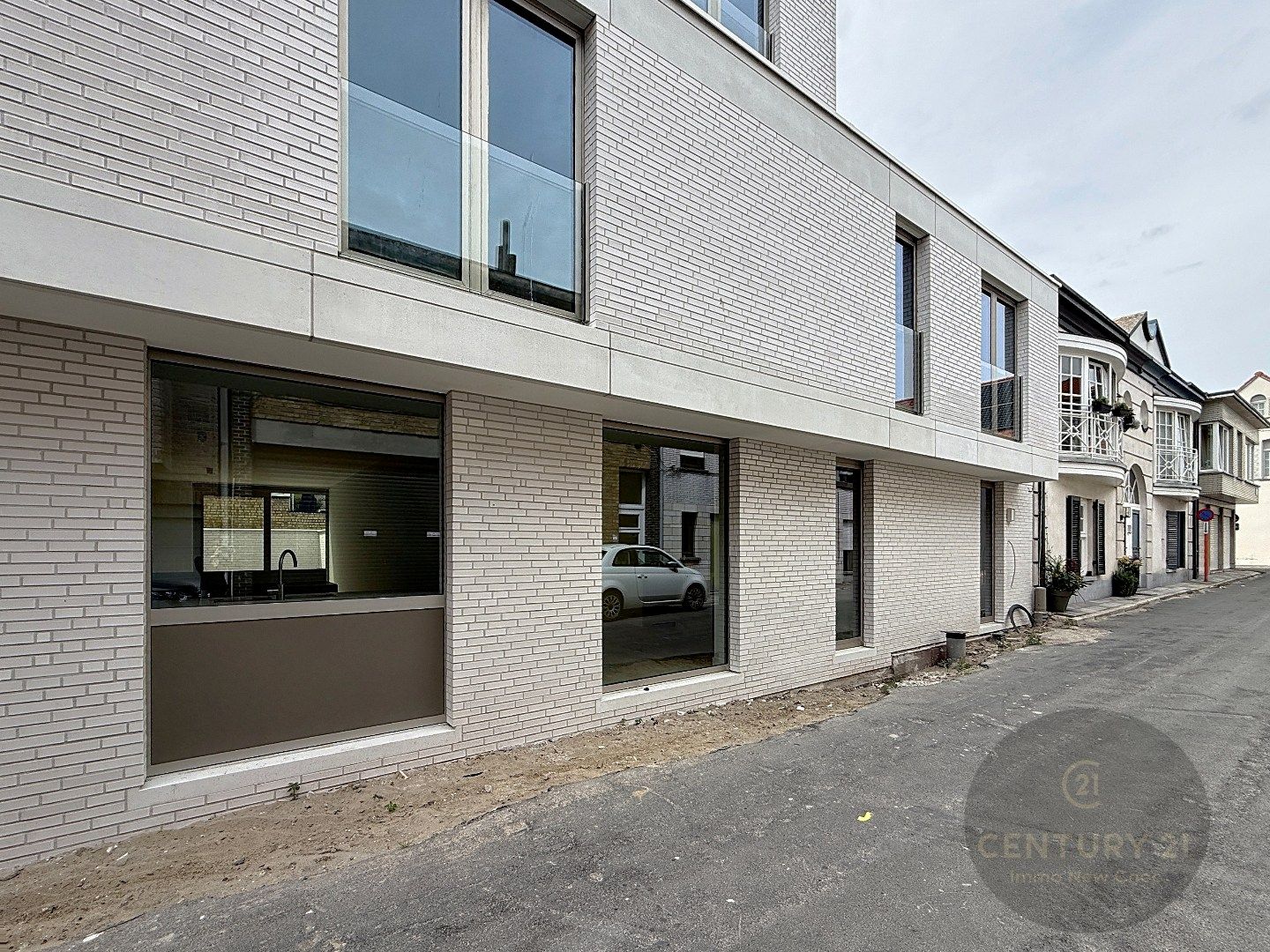 LUXUEUS tot in de detail afgewerkte nieuwbouw woning! foto 2