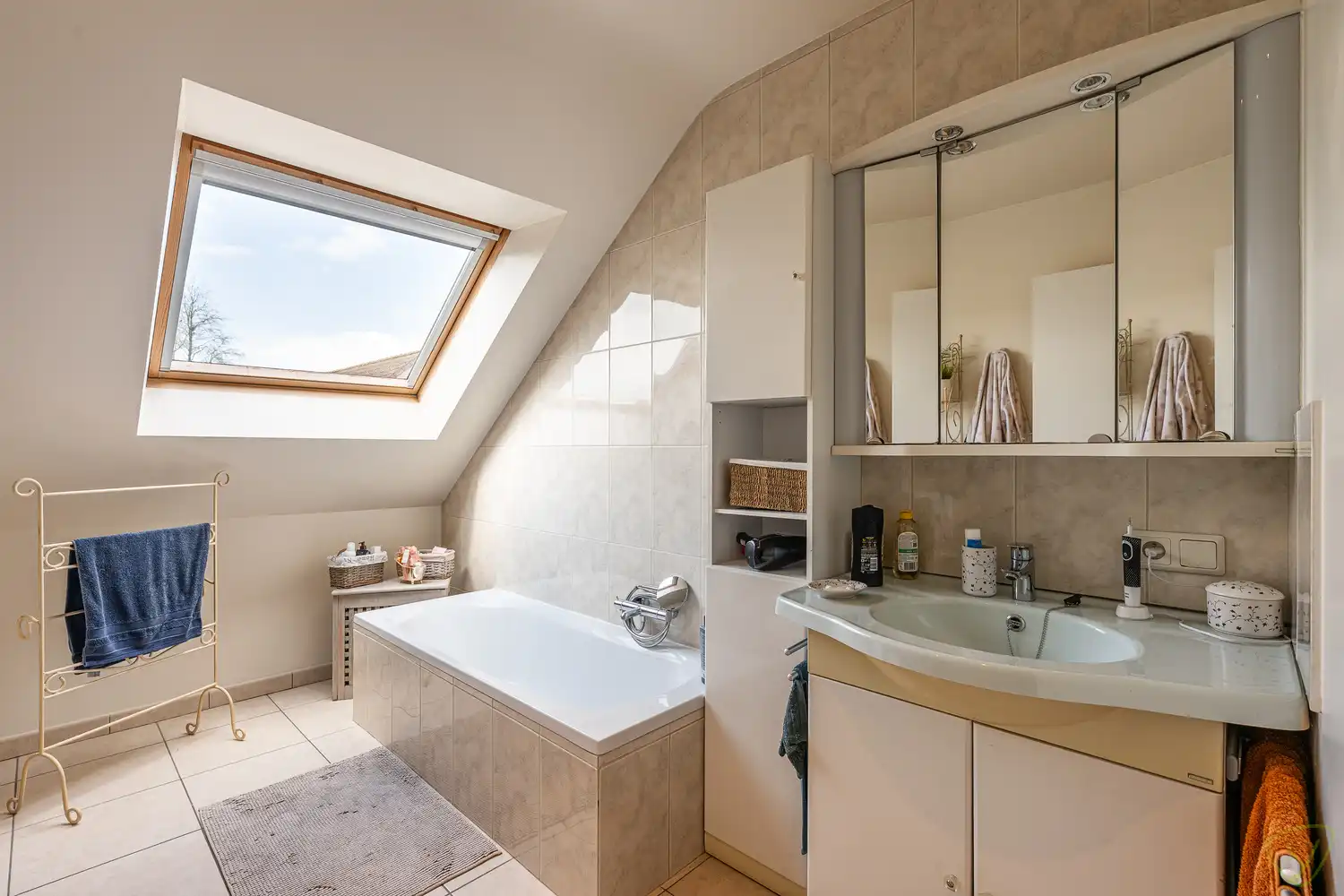 Lichtrijke instpaklare woning te Wondelgem in een residentiële omgeving. foto 20