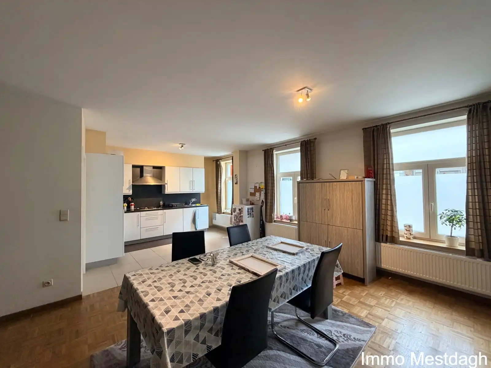 Ruim en energiezuinig gelijkvloers appartement (115 m²) met terras en staanplaats in hartje Diest foto 9