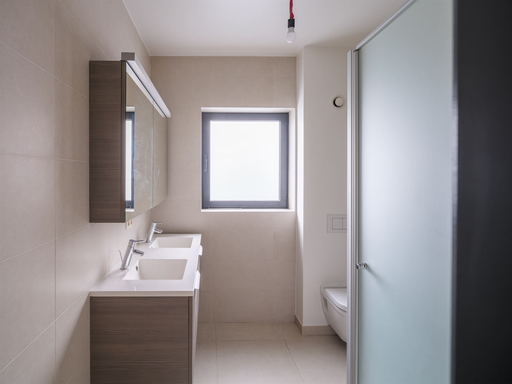 Gezinswoning met 3 slaapkamers en tuin in rustige straat. foto 14