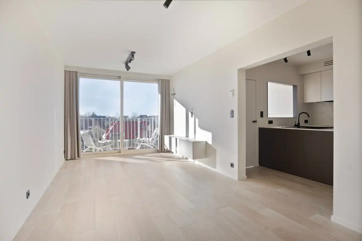 Luxueus gerenoveerd appartement + privé-kelder foto {{pictureIndex}}