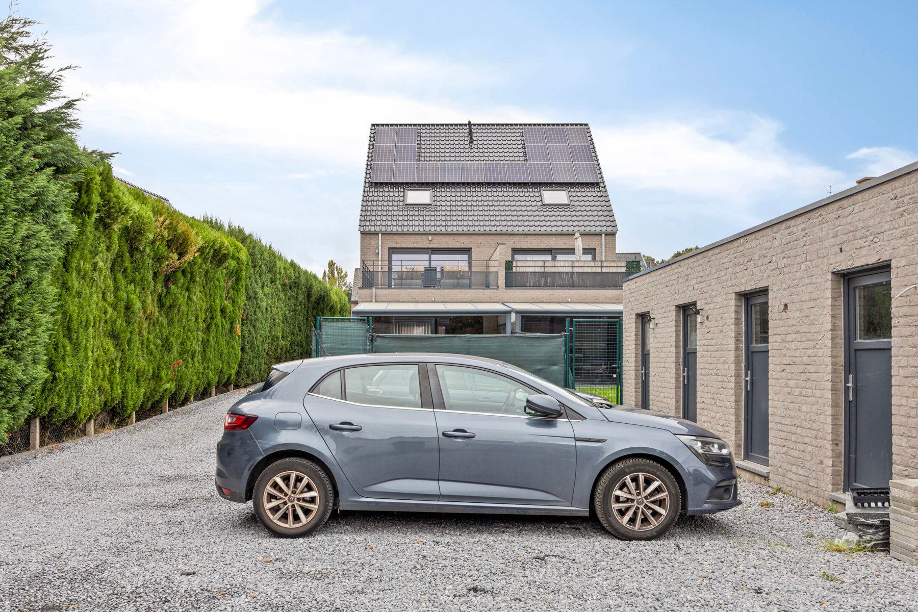 PRACHTIG AFGEWERKT EN ENERGIEZUINIG DUPLEX-APPARTEMENT (123 M2 WOONOPPERVLAKTE) (BRON: EPB) MET 2 SLAAPKAMERS, RUIM  EN ZONOVERGOTEN TERRAS, EN AUTOSTANDPLAATS EN TUINBERGING TE NEERHAREN!  foto 18