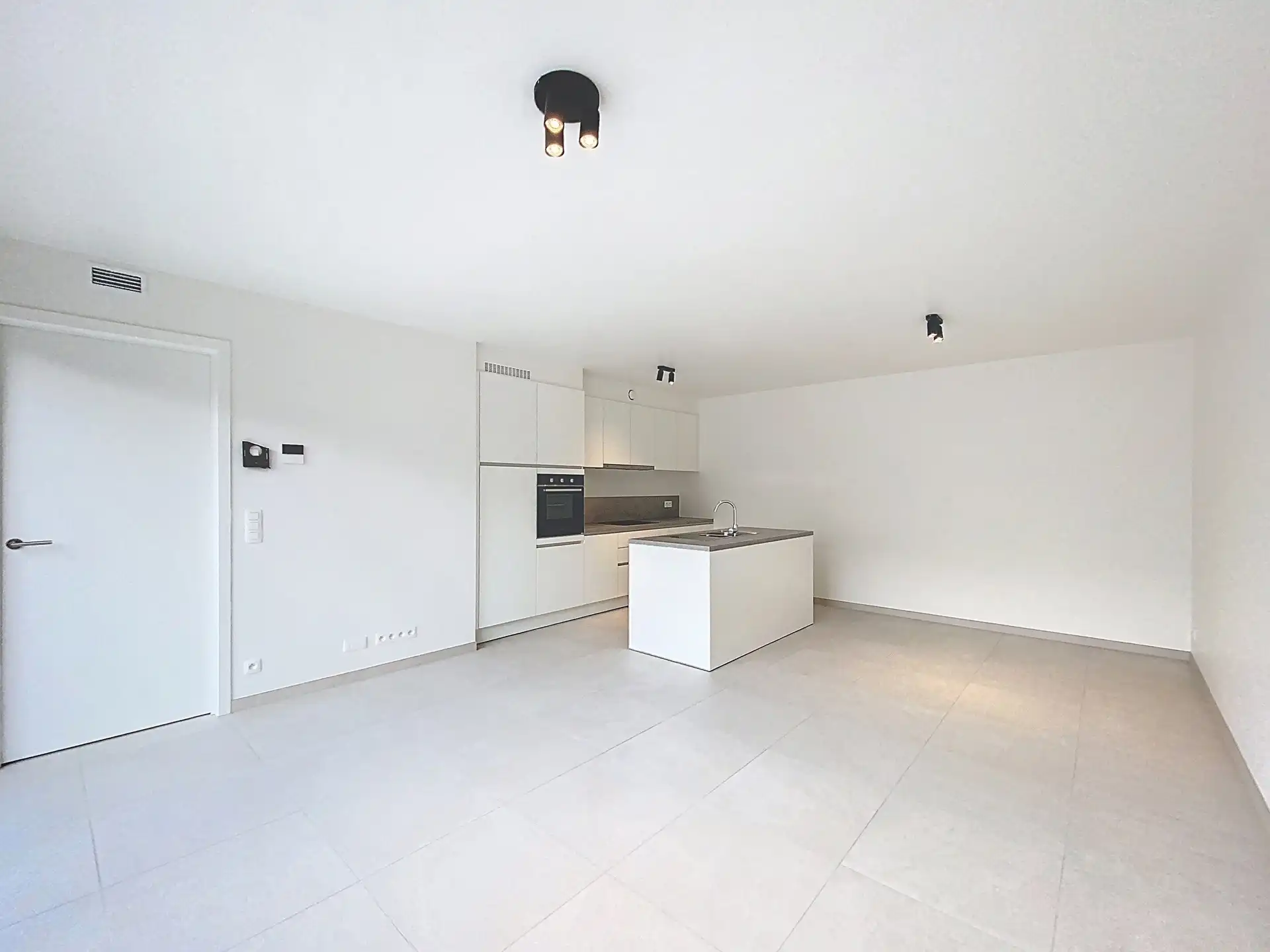 Nieuw huis met 3 slaapkamers en exterieur foto 11