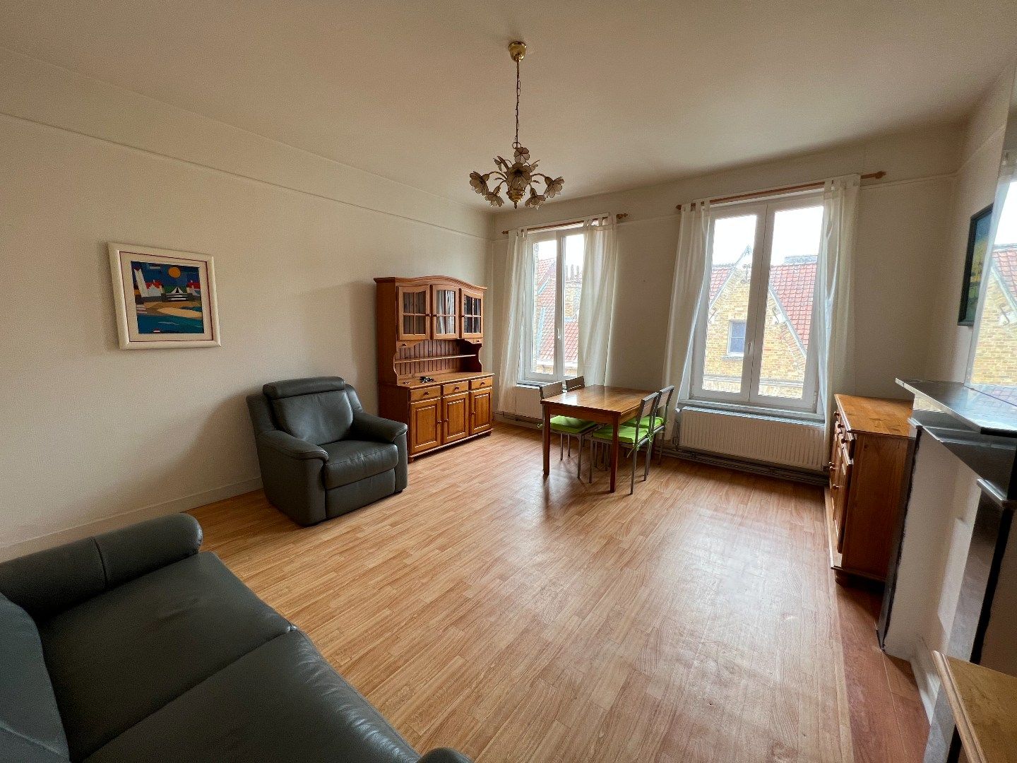 GEMEUBELD DUPLEX-APPARTEMENT MET 1 SLAAPKAMER IN IEPER foto 3