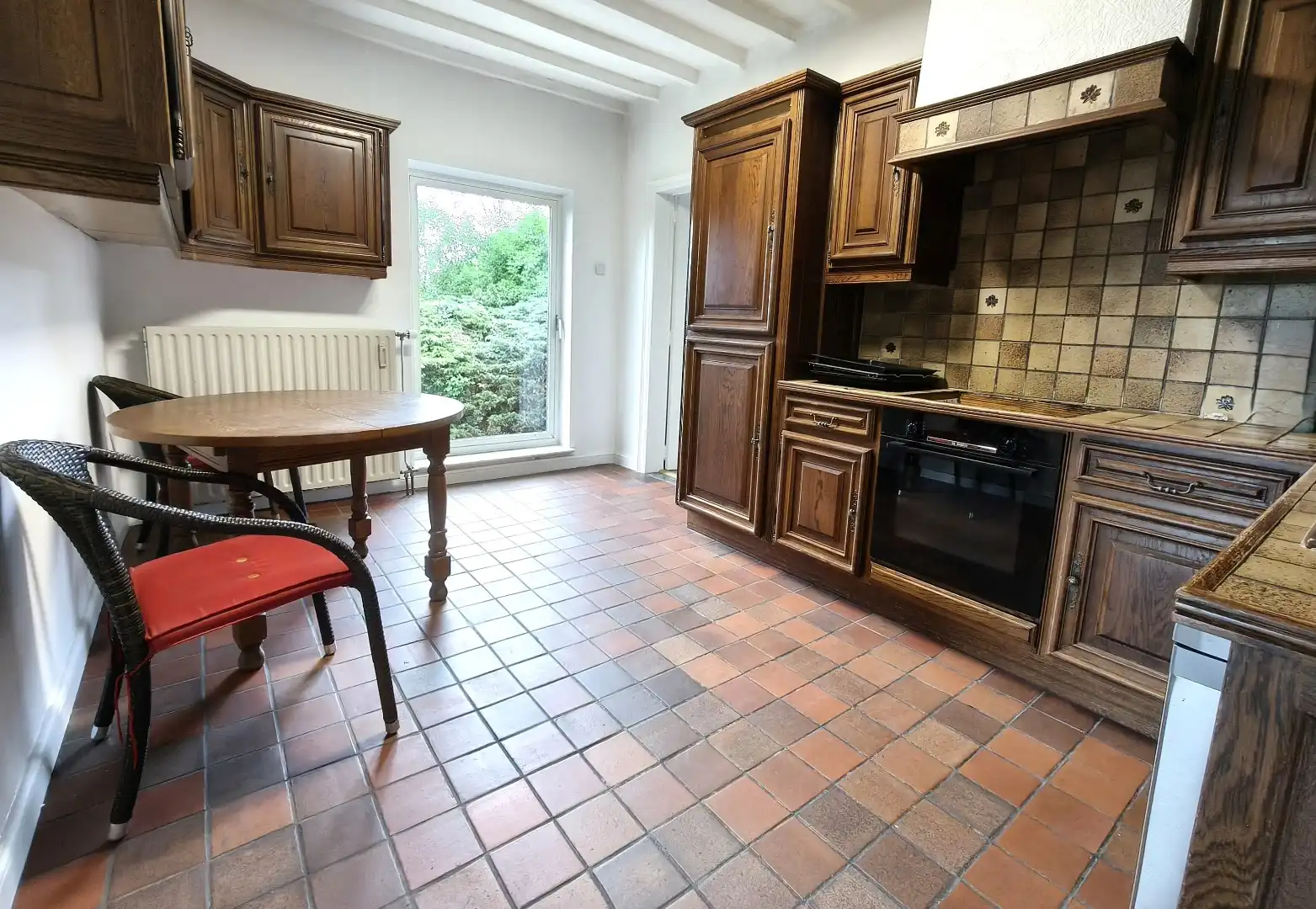 GELIJKVLOERS APPARTEMENT MET GARAGE foto 6