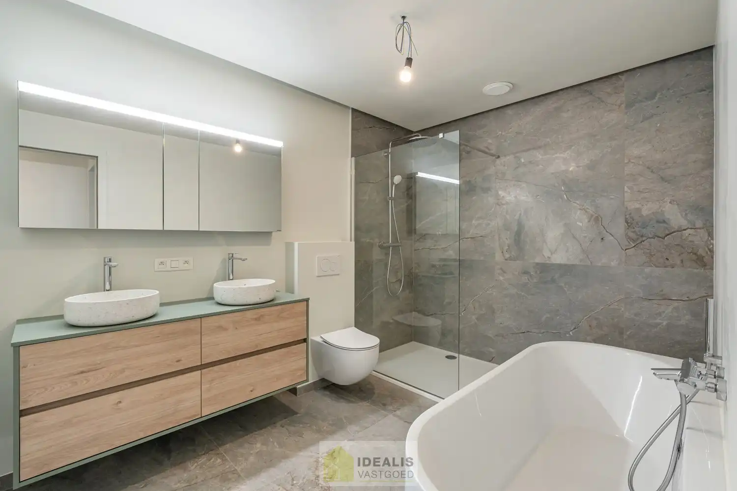 Schitterend volledig vernieuwde woning met 3 ruime slaapkamers foto 31