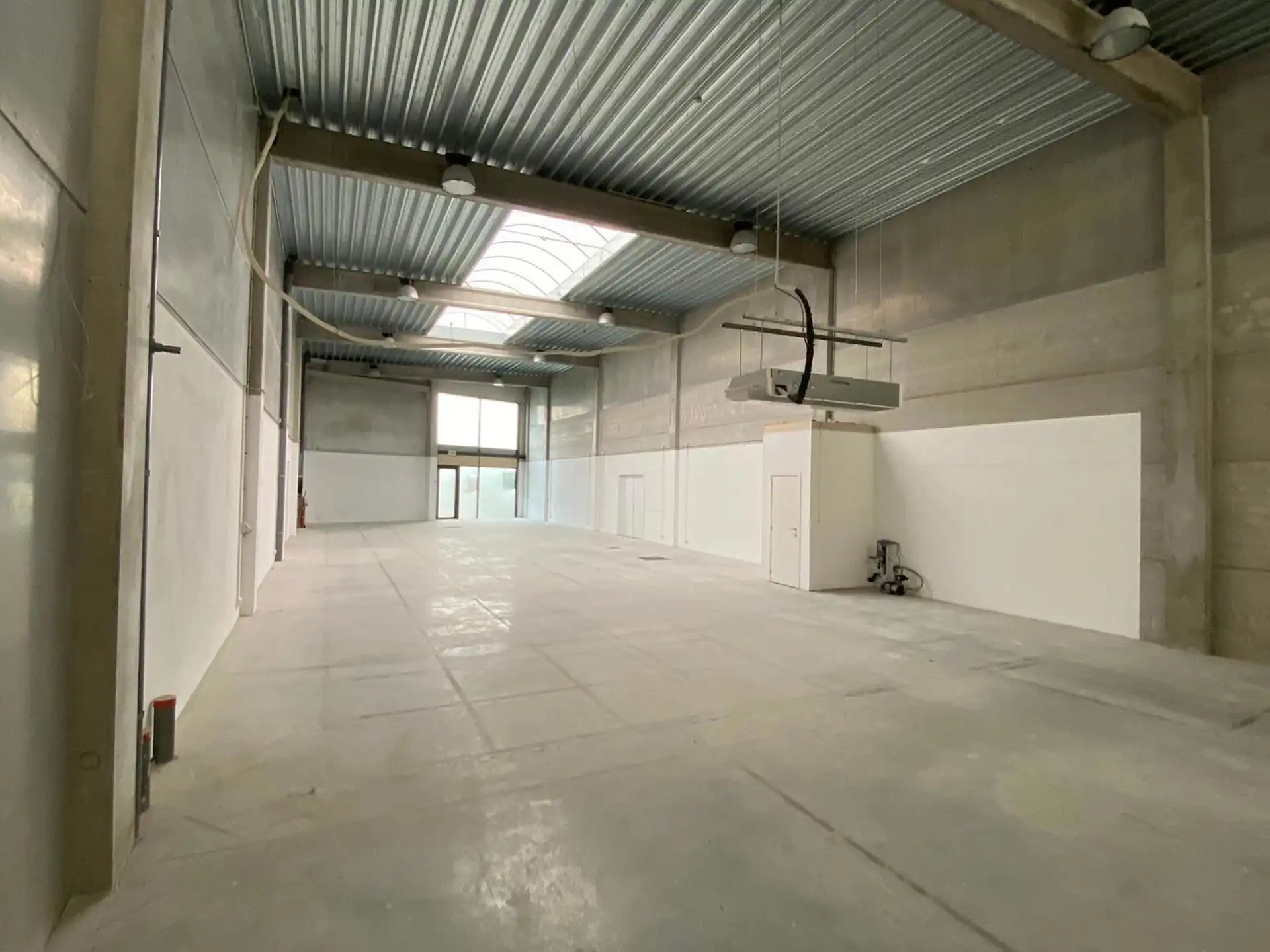 Magazijn te huur foto 2