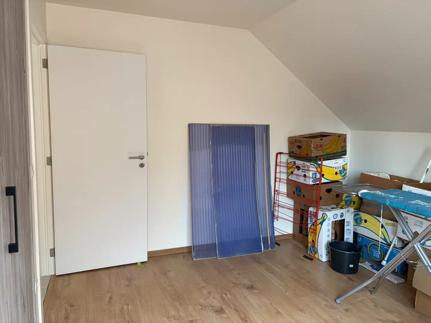 Halfopen woning met 3 slaapkamers, garage en grote tuin. foto 8