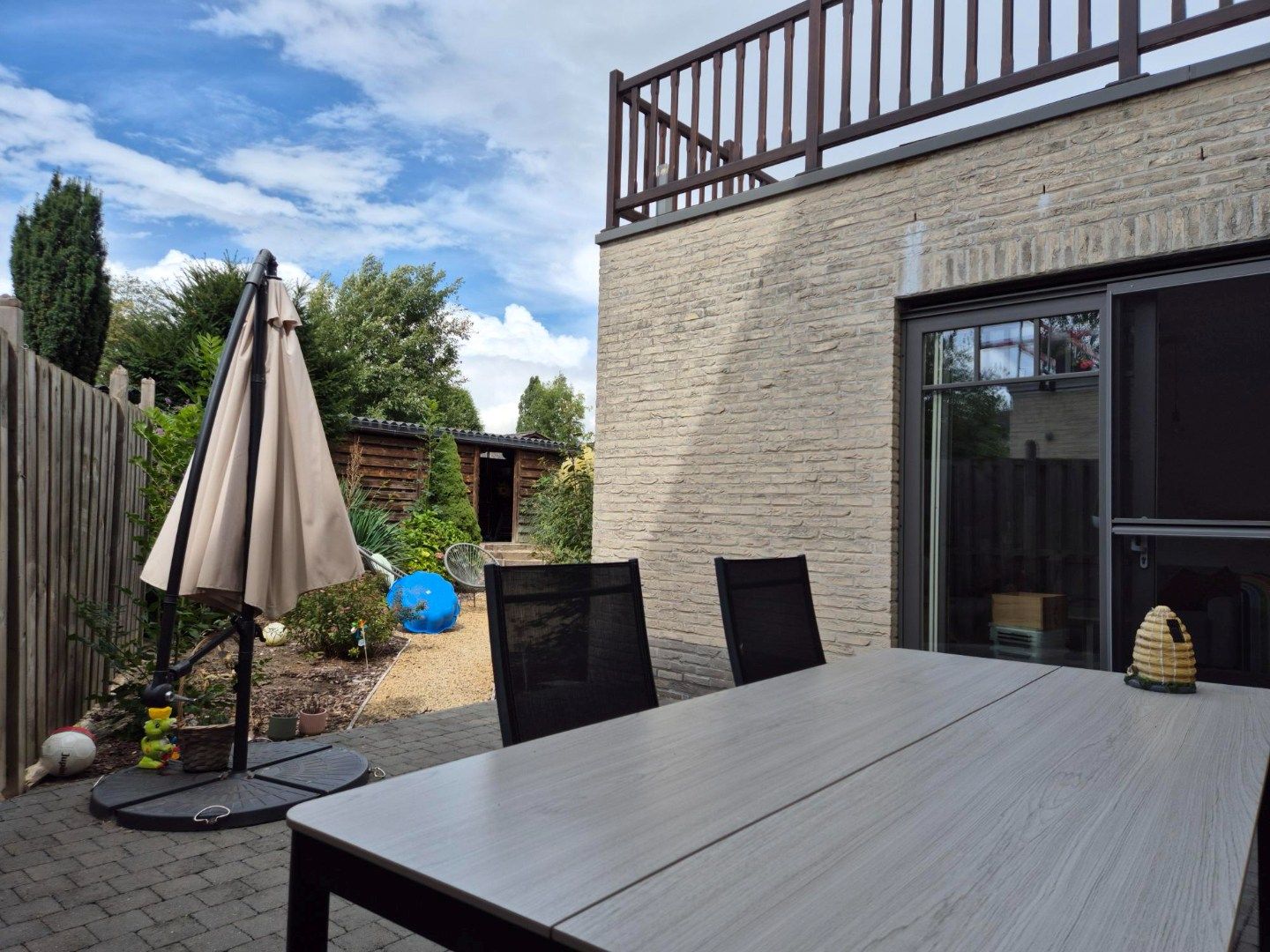 Gelijkvloers appartement met 2 slaapkamers, terras en tuin. foto 5