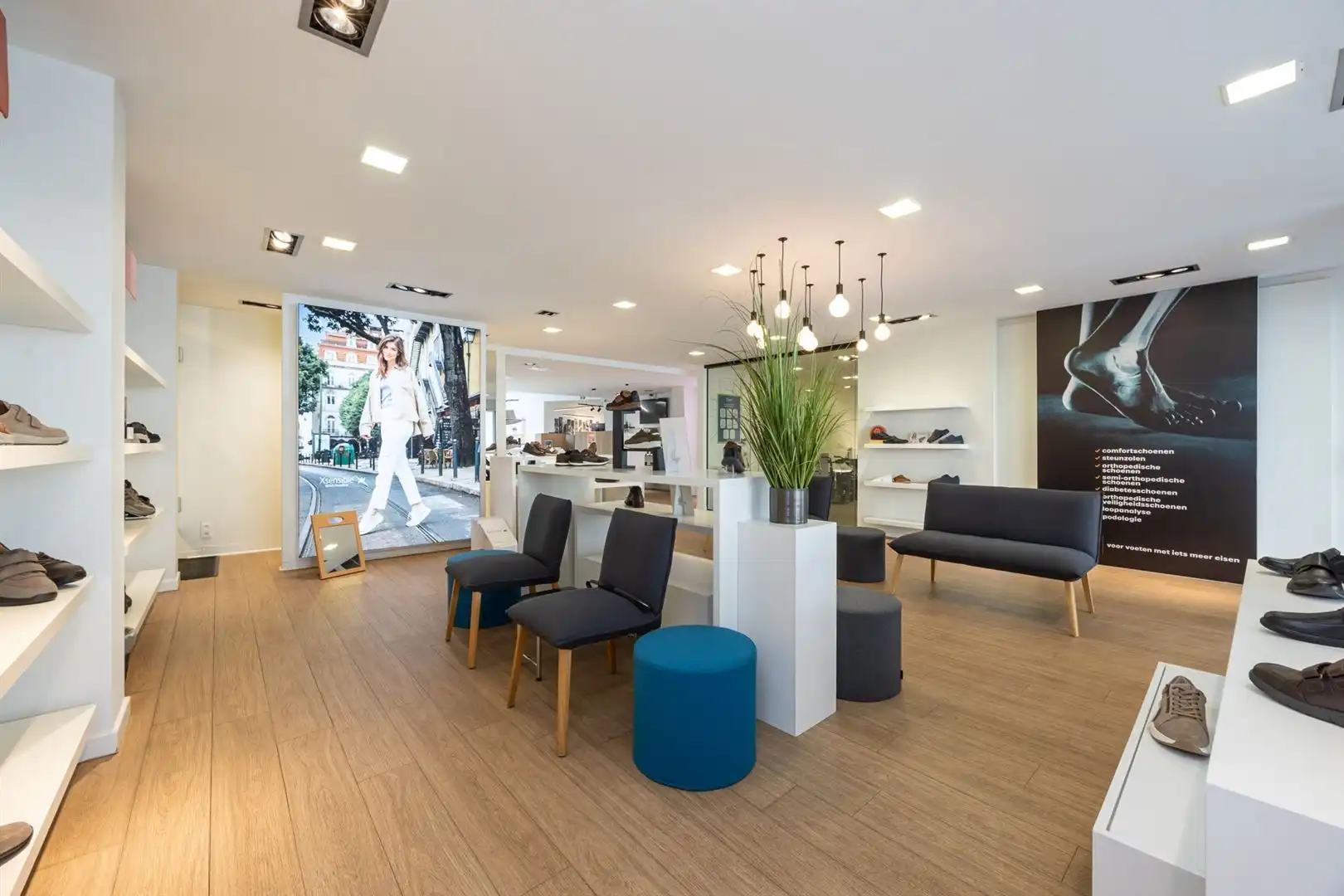 Uitstekend gelegen winkelpand met twee toegangen foto 4